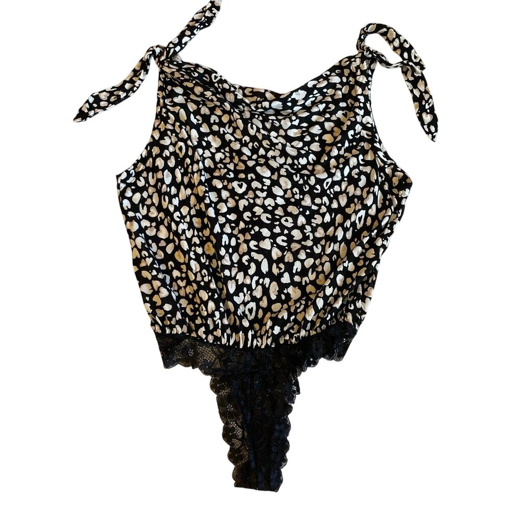 Free People Bare It All Bodysuit Black & White Combo Draped Back V Neck Medium - Picture 2 of 15